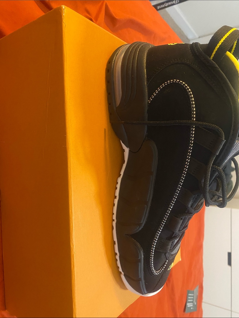 Nikes - Picture 3 of 10